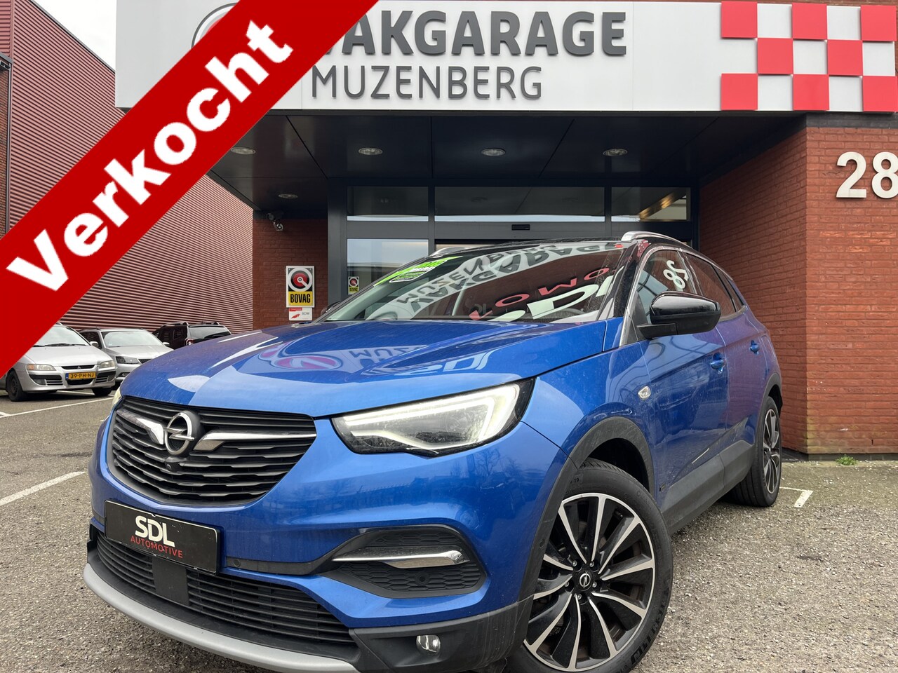 Opel Grandland X - 1.6 Turbo Hybrid Ultimate // MEMORY SEATS // NAVI // CAMERA // TREKHAAK // LEDEREN BEKLEDI - AutoWereld.nl