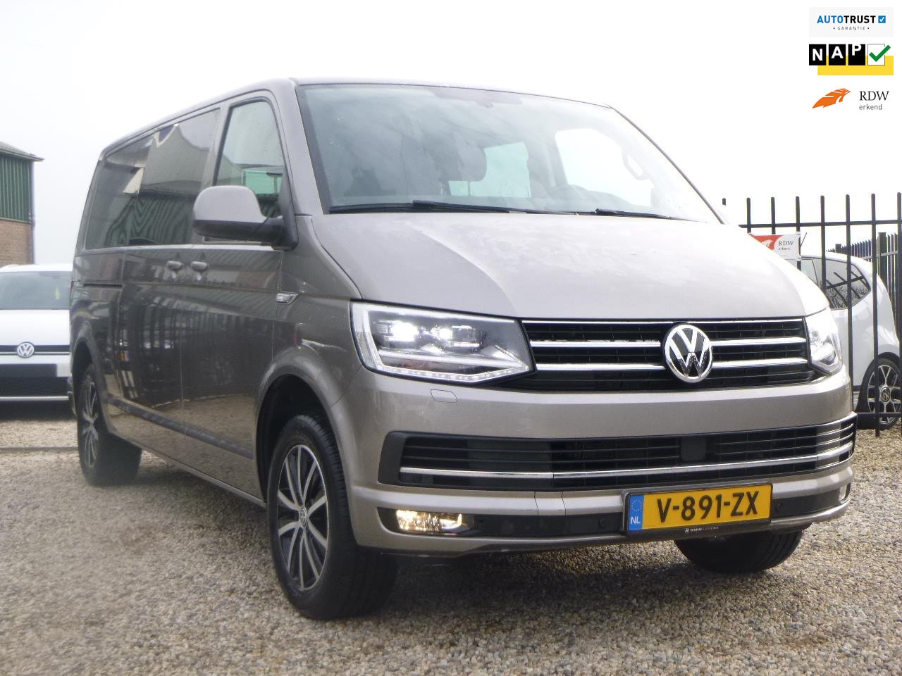 Volkswagen Transporter - 2.0 TDI L2H1 30 DC Highline 2.0 TDI L2H1 30 DC HIGHLINE NIEUWSTAAT - AutoWereld.nl