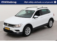 Volkswagen Tiguan - 1.5 TSI 130pk Comfortline Navigatie / LM 17 inch / Parkeersensoren / Climatronic airco