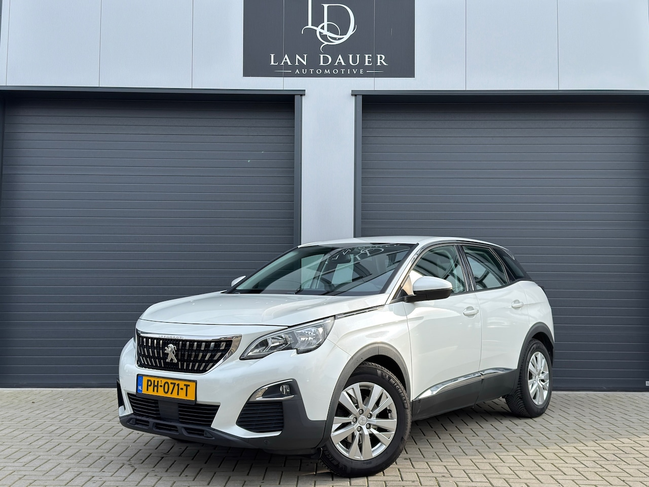 Peugeot 3008 - 1.2 PureTech Blue Lease Executive / AUTO / Trek - AutoWereld.nl