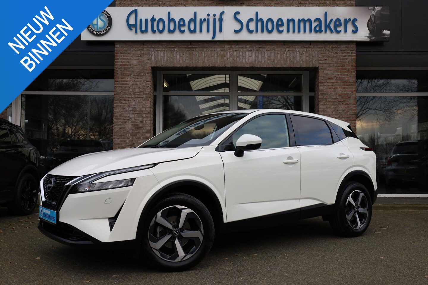 Nissan Qashqai - 1.3 MHEV Xtronic N-Connecta CARPLAY 360-CAMERA RUIT/STUUR/STOELVERWARMING DAB 18"LMV 2xKEY - AutoWereld.nl