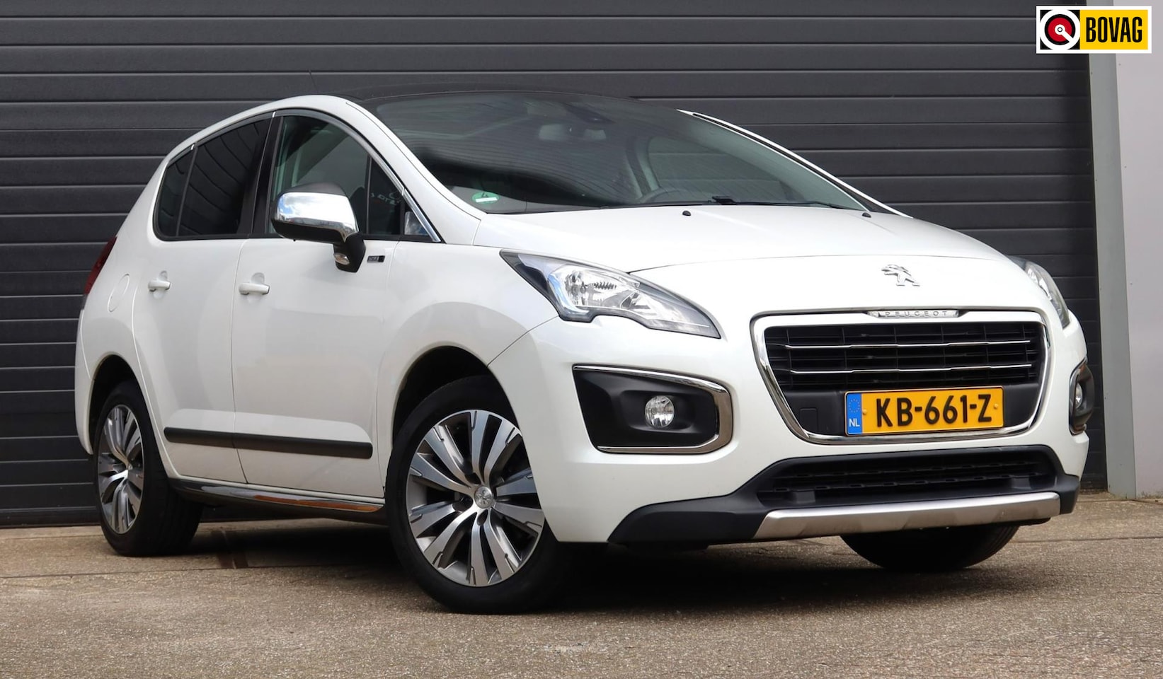 Peugeot 3008 - 1.2 PureTech Blue Lease Executive Pano/Clima/Dealer - AutoWereld.nl