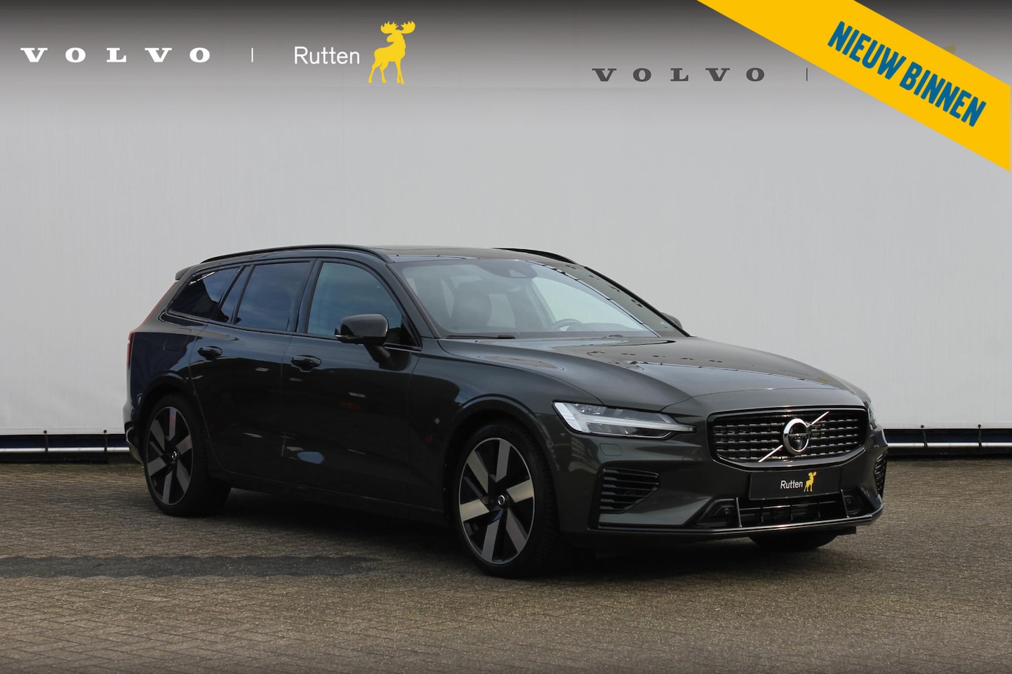 Volvo V60 - T6 Plug-in hybrid 350PK Automaat AWD Ultimate Dark Panoramisch schuif-kanteldak / 360grade - AutoWereld.nl