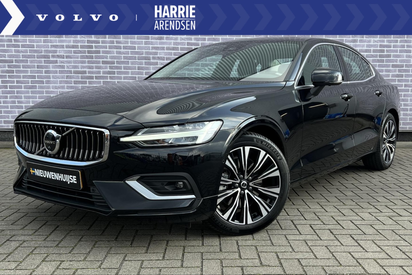 Volvo S60 - 2.0 B4 Plus Bright | Geventileerd leer | Panoramadak | Trekhaak |  360 Camera | Parkeerver - AutoWereld.nl