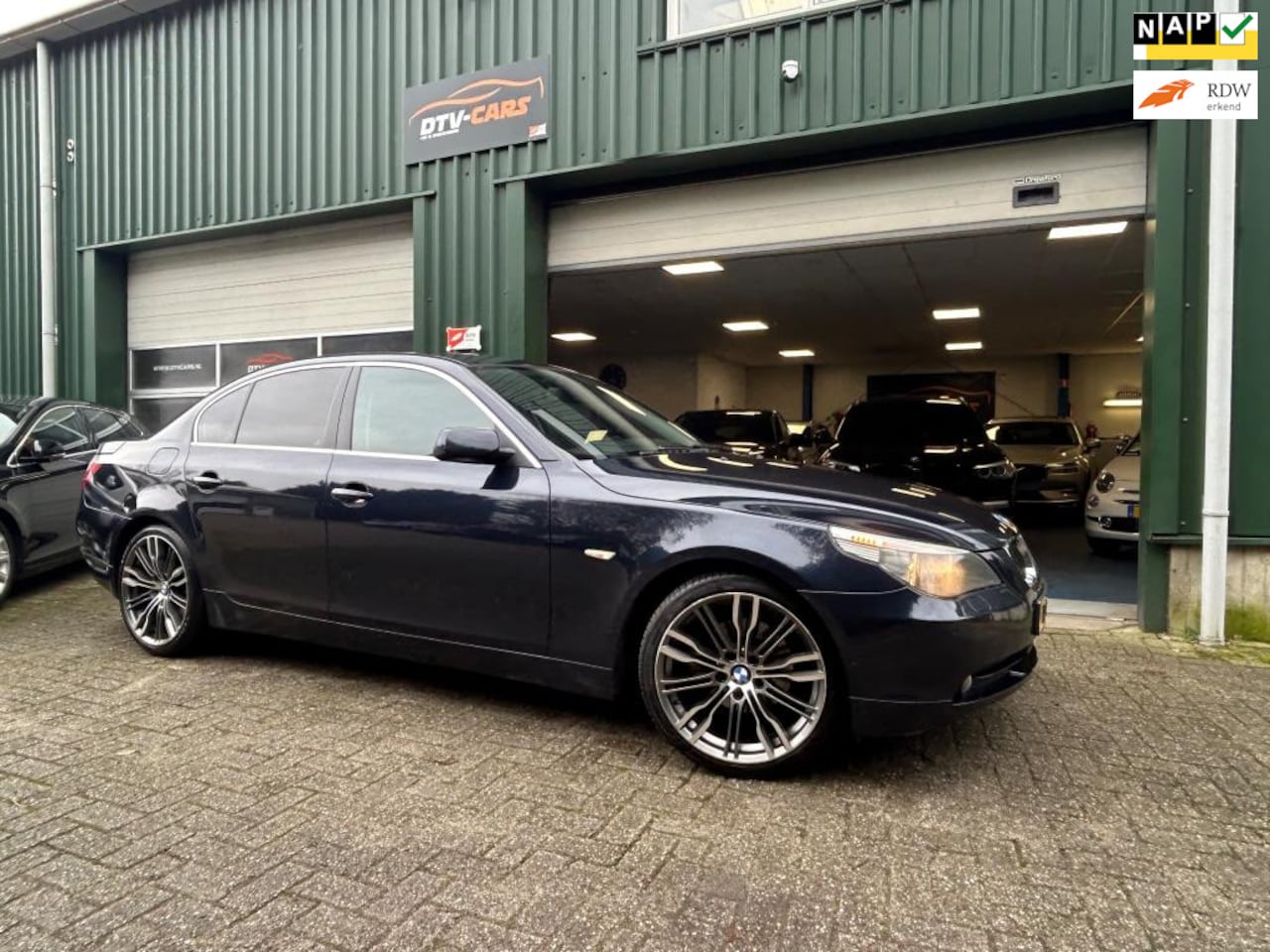 BMW 5-serie - 523i Executive Automaat leder CarPlay Youngtimer - AutoWereld.nl