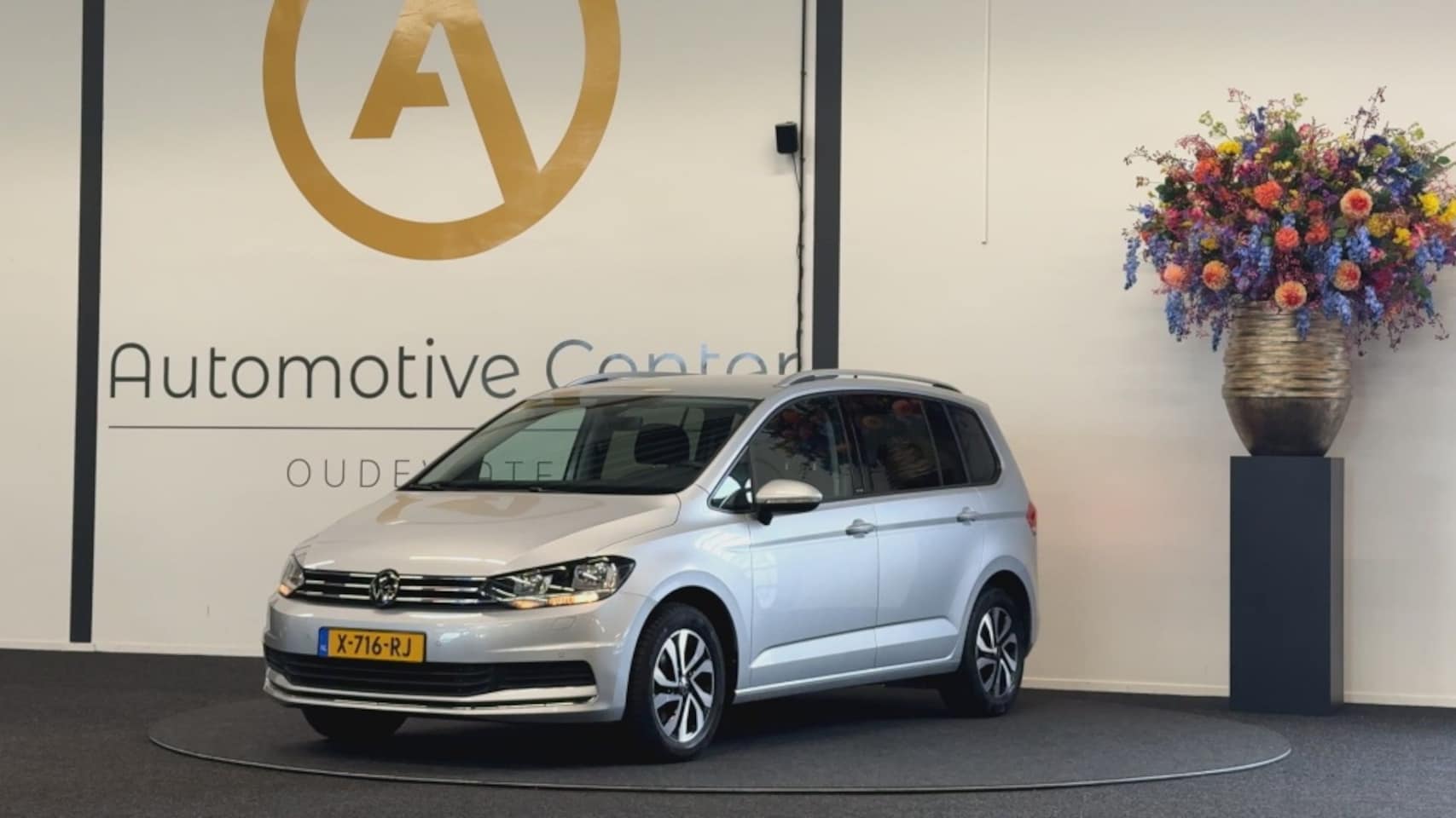 Volkswagen Touran - 1.5 TSI Highline 7p | ACC | PDC V EN A | NAVI | LMV | DODEHOEK - AutoWereld.nl