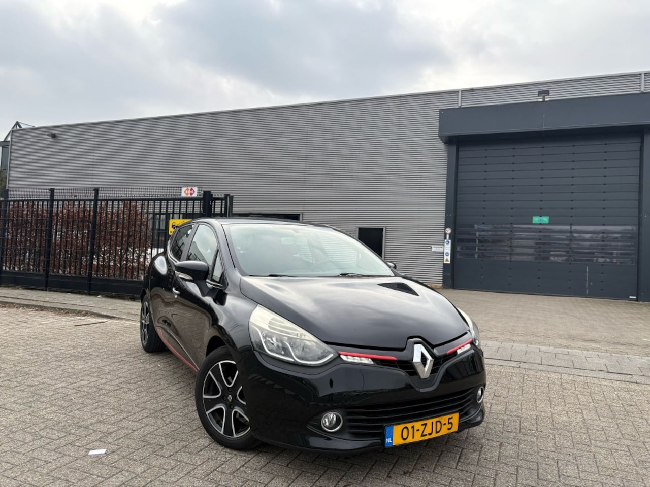 Renault Clio - 0.9 TCe Navigatie|Cruise Luxe Expression 2012 - AutoWereld.nl