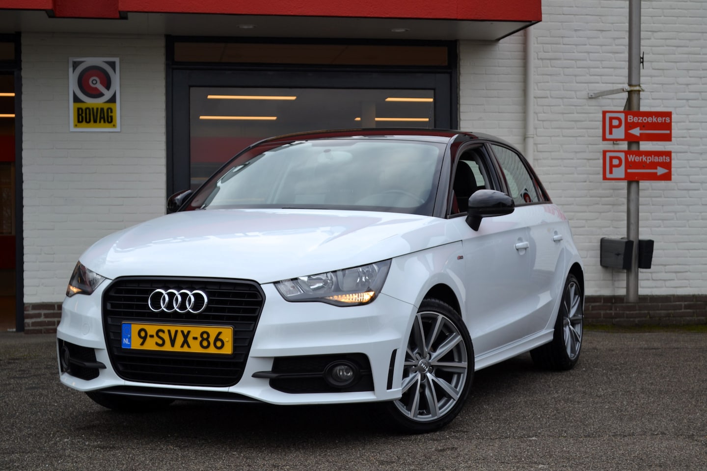 Audi A1 Sportback - 1.2 TFSI Admired 1.2 TFSI Admired, S-Line, 1e Eigenaar ! NL-auto, Navi, Airco, Nieuwstaat ! etc - AutoWereld.nl