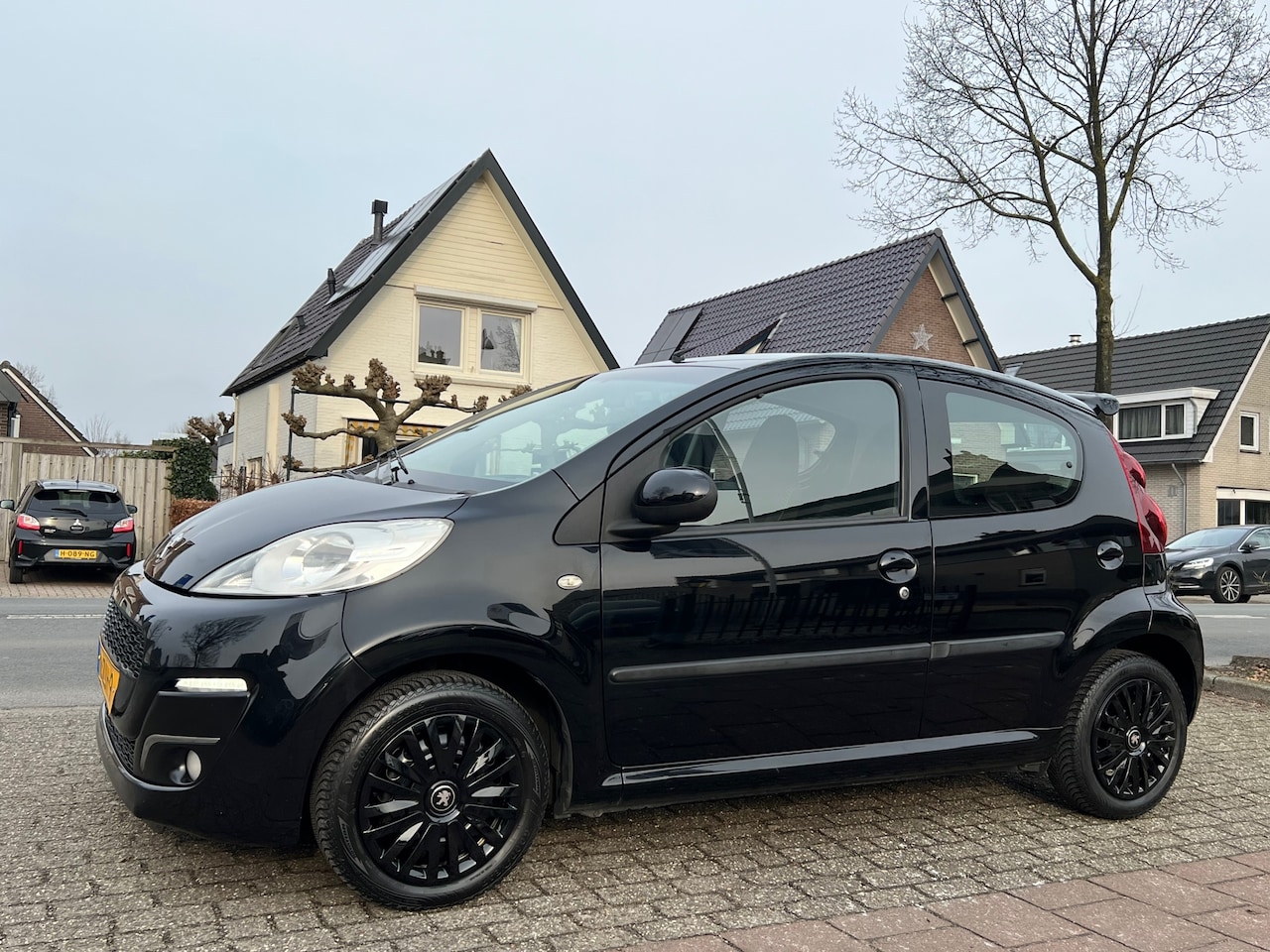 Peugeot 107 - 1.0 Black Edition Airco NL-AUTO-NAP. - AutoWereld.nl