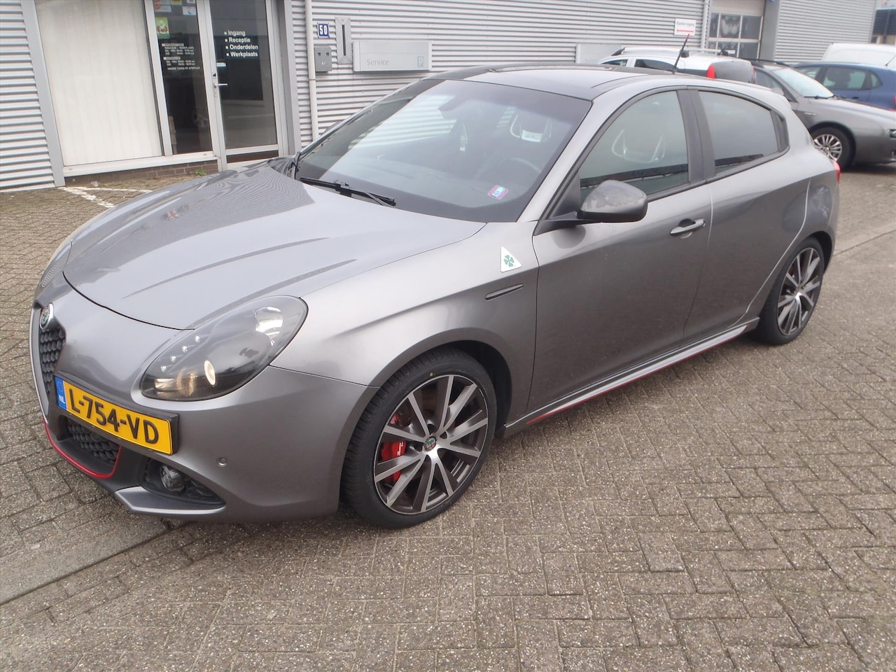 Alfa Romeo Giulietta - 1.750 TBI 240pk TCT PANORAMA PDC - AutoWereld.nl