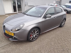 Alfa Romeo Giulietta - 1.750 TBI 240pk TCT PANORAMA PDC