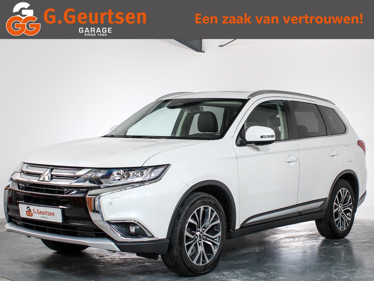 Mitsubishi Outlander - 2.0 4WD Limited+, 7-Persoons, Lederen bekleding, Schuif/kantel Dak, Trekhaak, Bluetooth, S - AutoWereld.nl