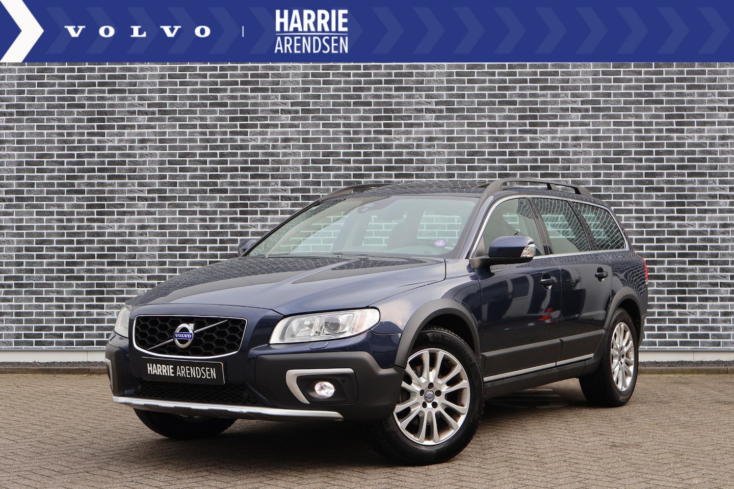 Volvo XC70 - 2.0 T5 FWD Nordic+ | Schuifdak | Trekhaak | Lederen bekleding | Standkachel | Stoelverwarm - AutoWereld.nl