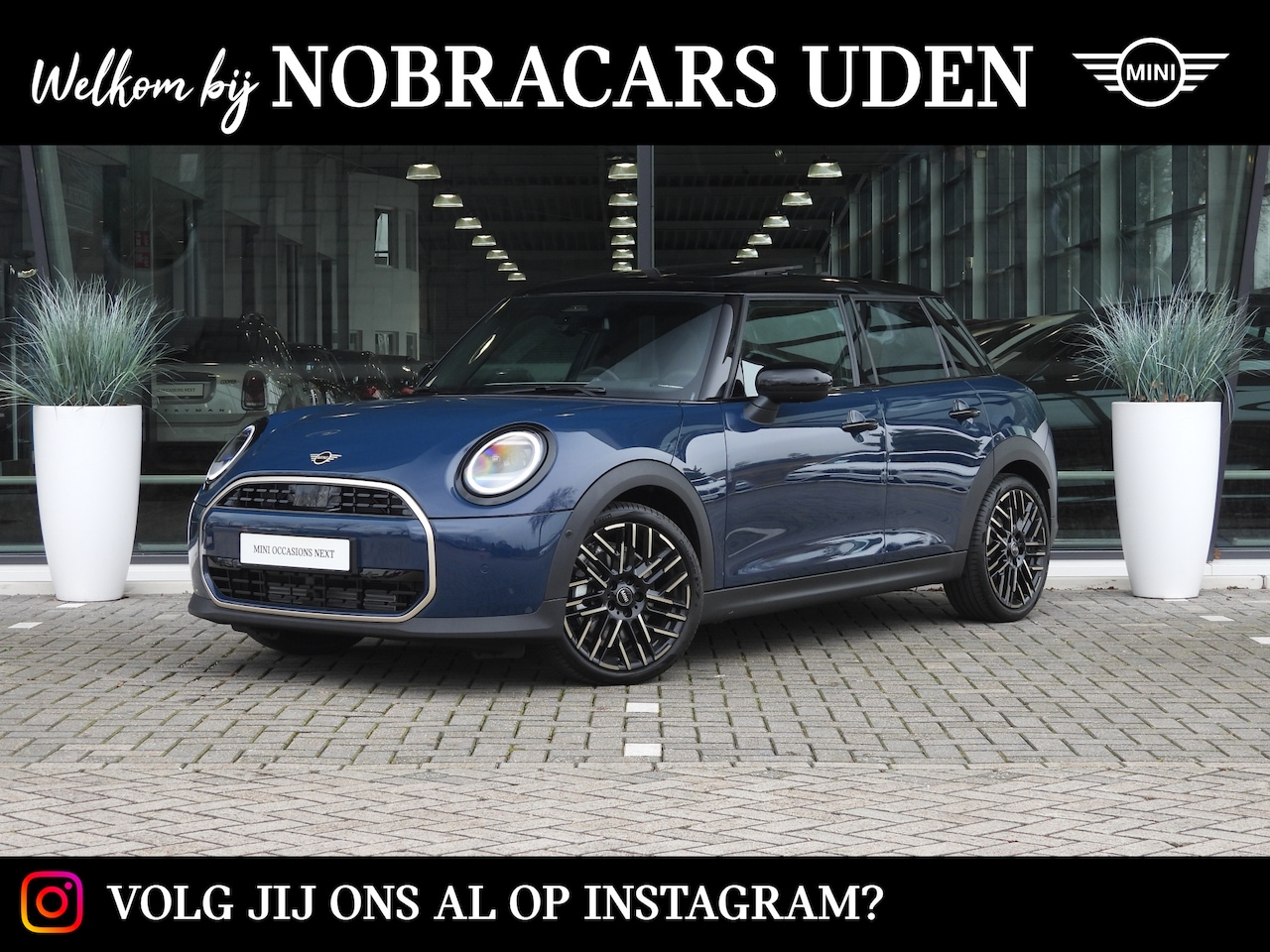 MINI Cooper - Hatchback C Automaat / Favoured Trim / Pakket M / 18 inch Night Flash Spoke 2-tone - AutoWereld.nl