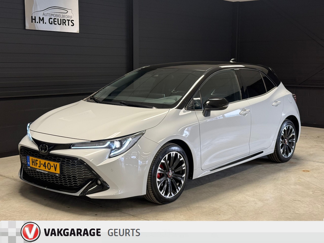 Toyota Corolla - 1.8 Hybrid GR-Sport Navi Camera Clima 18Inch Schaalstoelen! Mooi! - AutoWereld.nl