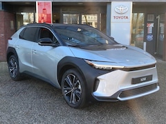 Toyota bZ4X - PREMIUM BI-TONE 71KWH 3-FASE VOORRAADVOORDEEL €49.995 NIEUWPRIJS €56.685 3-FASE WARMTEPOMP