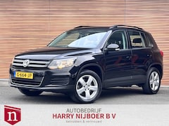 Volkswagen Tiguan - 1.4 TSI Easyline Trekhaak / Navi / Lm velg / Pdc