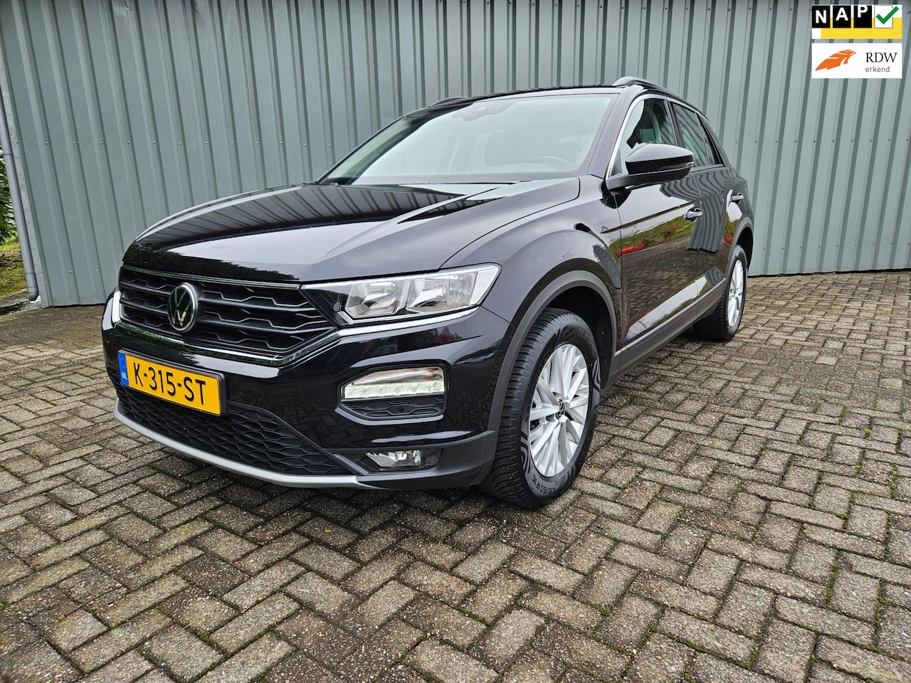 Volkswagen T-Roc - 1.0 TSI Style 110 pk Navi pdc Cruisecontrol Lmv trekhaak - AutoWereld.nl