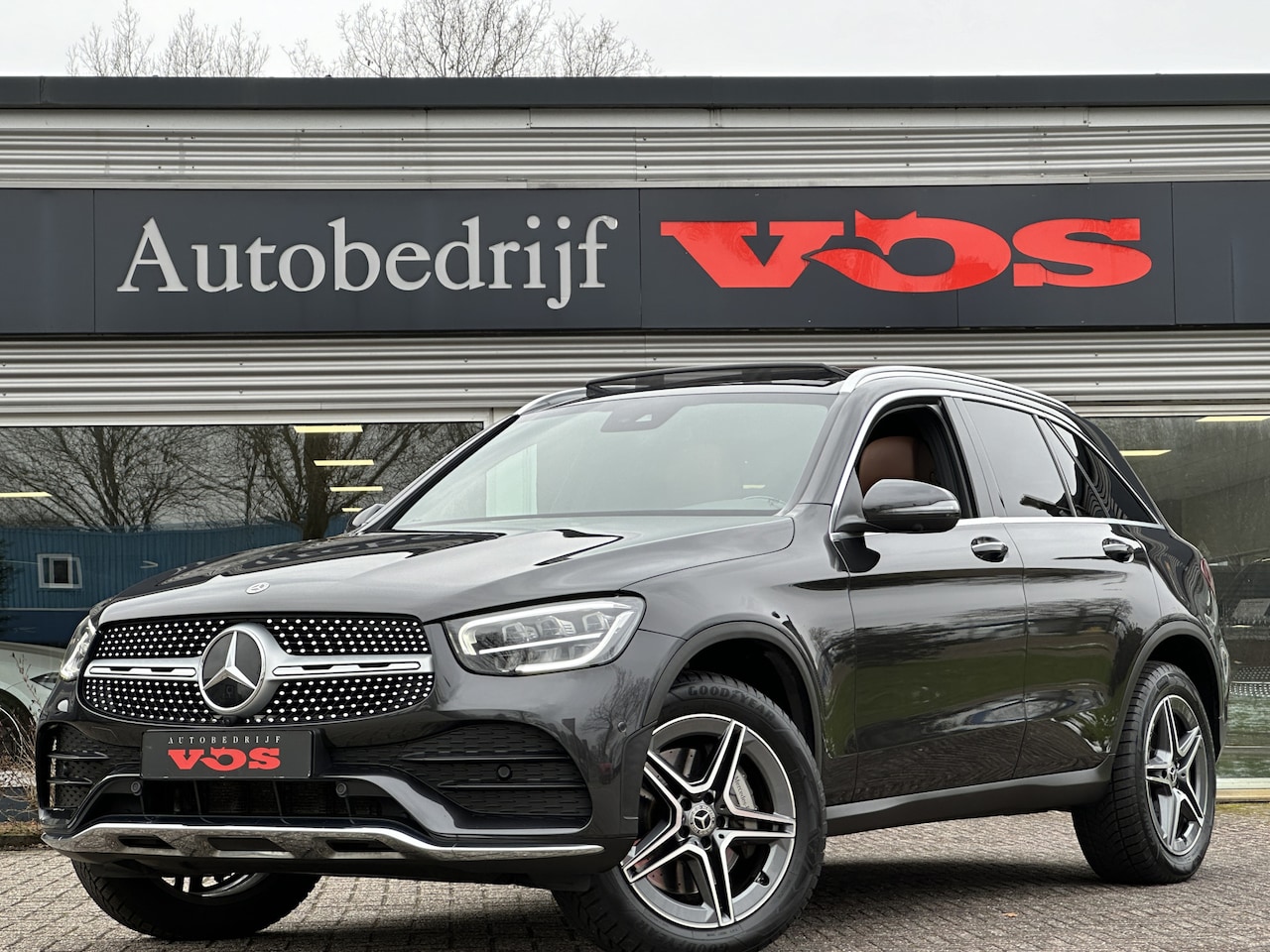 Mercedes-Benz GLC-klasse - 300e 4MATIC AMG-Line | 360 Camera | Panodak | Memory | Keyless - AutoWereld.nl