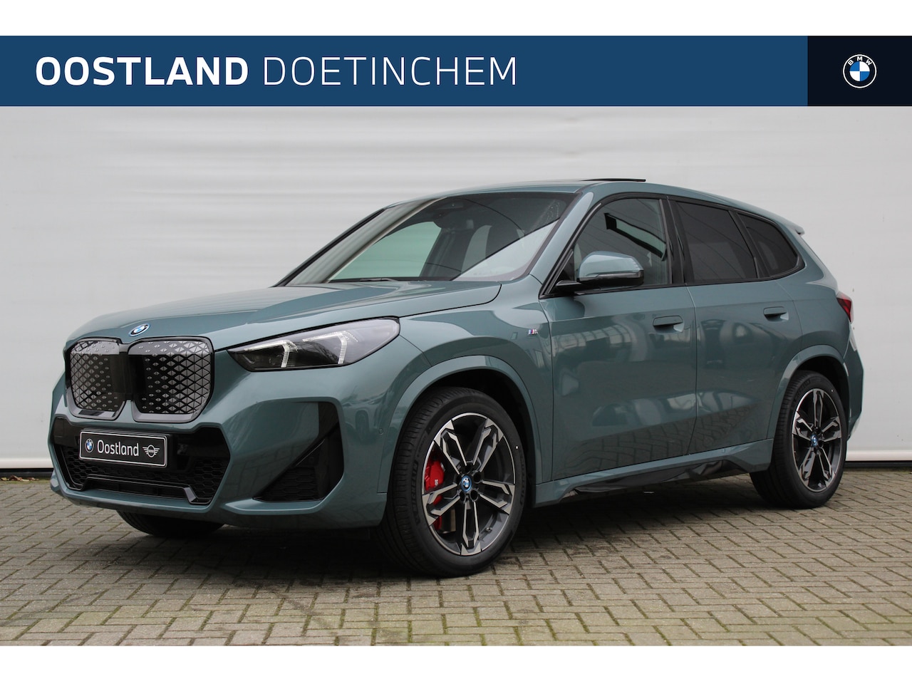 BMW iX1 - eDrive20 M Sport / Panoramadak / Sportstoelen / Adaptieve LED / M Adaptief onderstel / Com - AutoWereld.nl