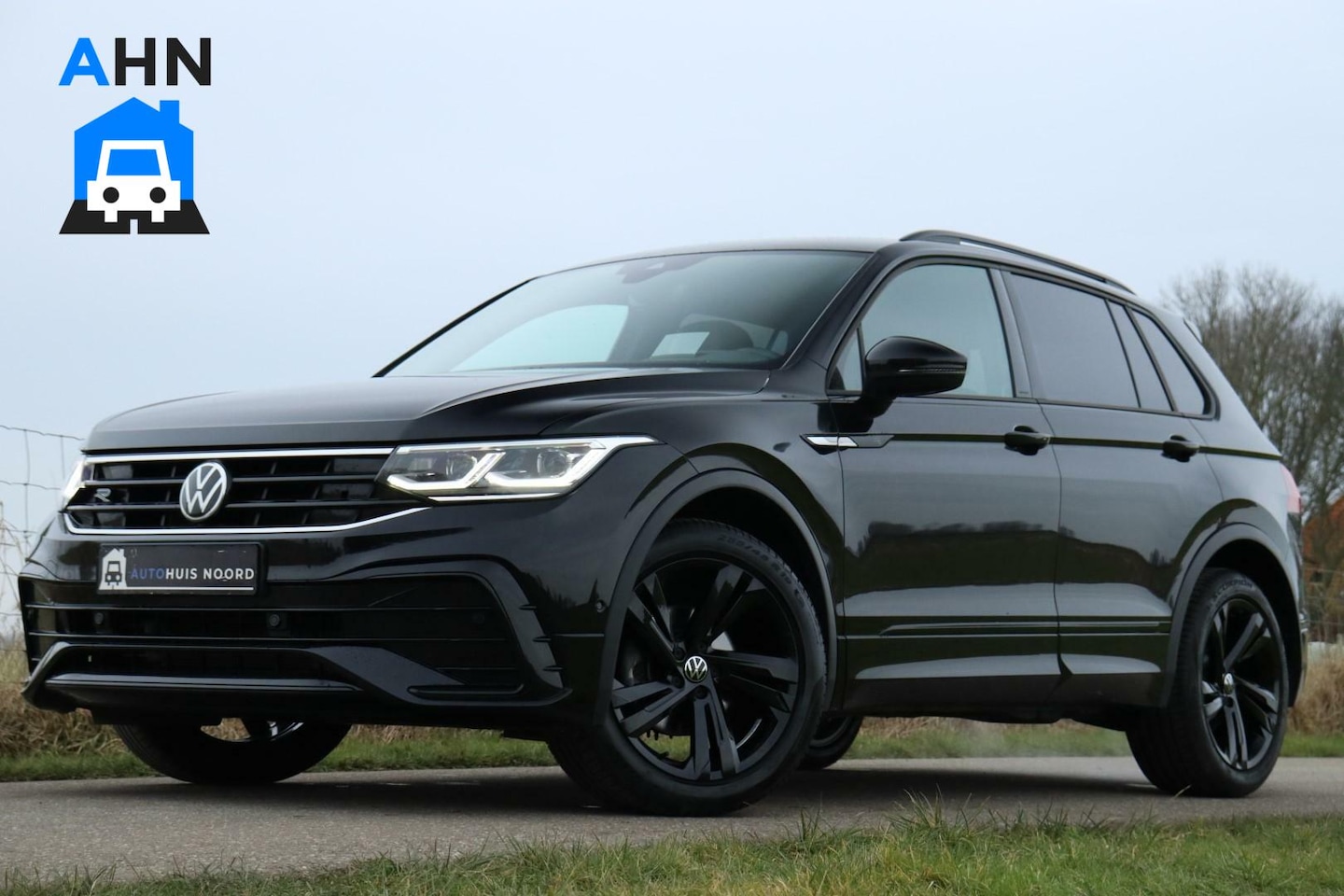 Volkswagen Tiguan - 1.5 TSI / 2x R-Line / Black Style / VC / HeadUP / H&K / Camera / LED / Trekhaak / 19"! - AutoWereld.nl