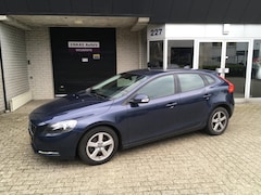 Volvo V40 - 1.6 D2 Momentum / LEES TEKST / READ TEXT / NAVI / ALU VELGEN