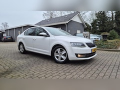 Skoda Octavia - 1.6 TDI Greenline Businessline clima-navi-bj 2014