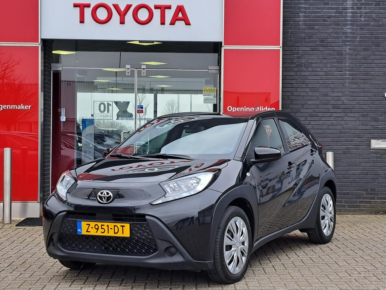 Toyota Aygo X - PLAY APPLE/ANDROID CAMERA AD-CRUISE 7"DISPLAY DAB - AutoWereld.nl