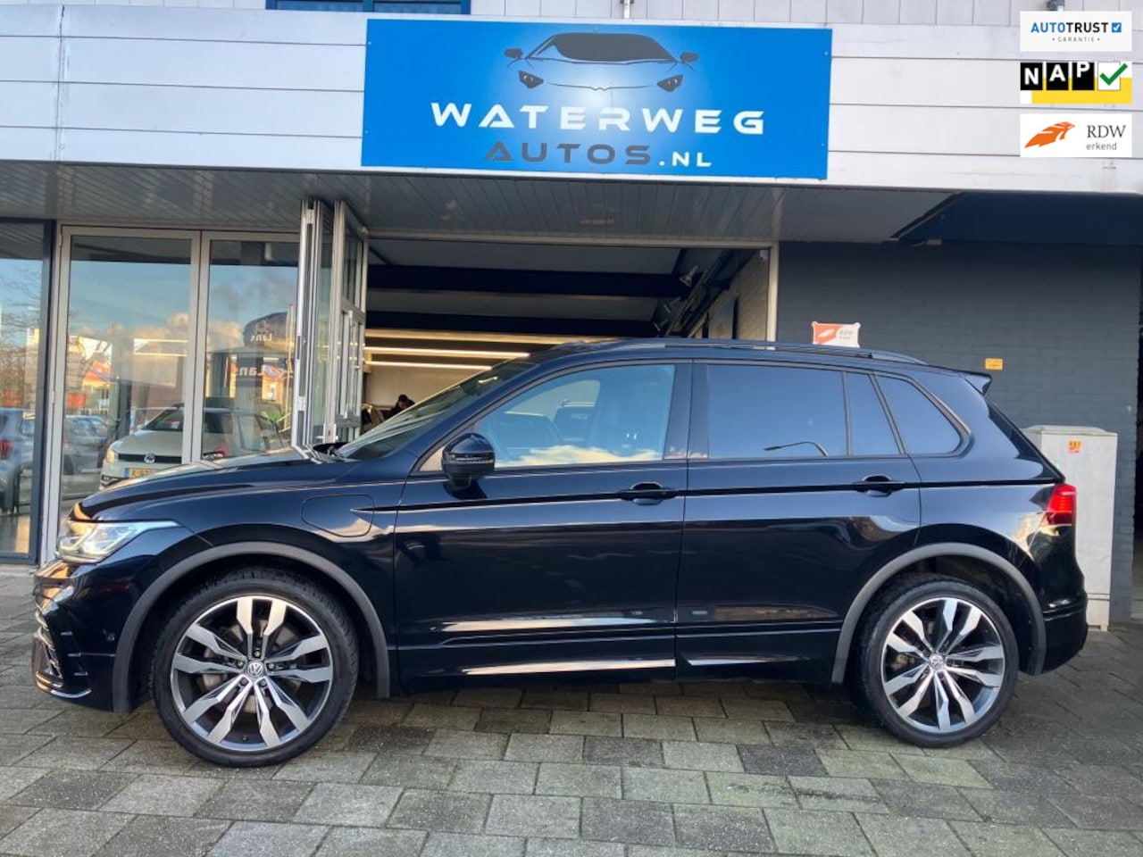 Volkswagen Tiguan - 1.4 TSI eHybrid R-Line Business+ Pano/Leder/LED - AutoWereld.nl