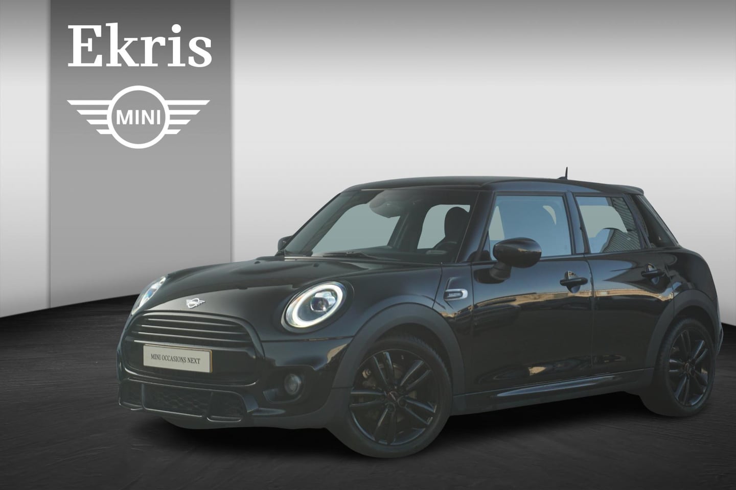 MINI Cooper - 5-Deurs Dalston Edition / 17'' LM Velgen / Parkeersensoren / Navi - AutoWereld.nl