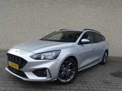 Ford Focus Wagon - 1.0 EcoBoost Hybrid ST Line Business Trekhaak / BLIS / Camera / Winter Pack