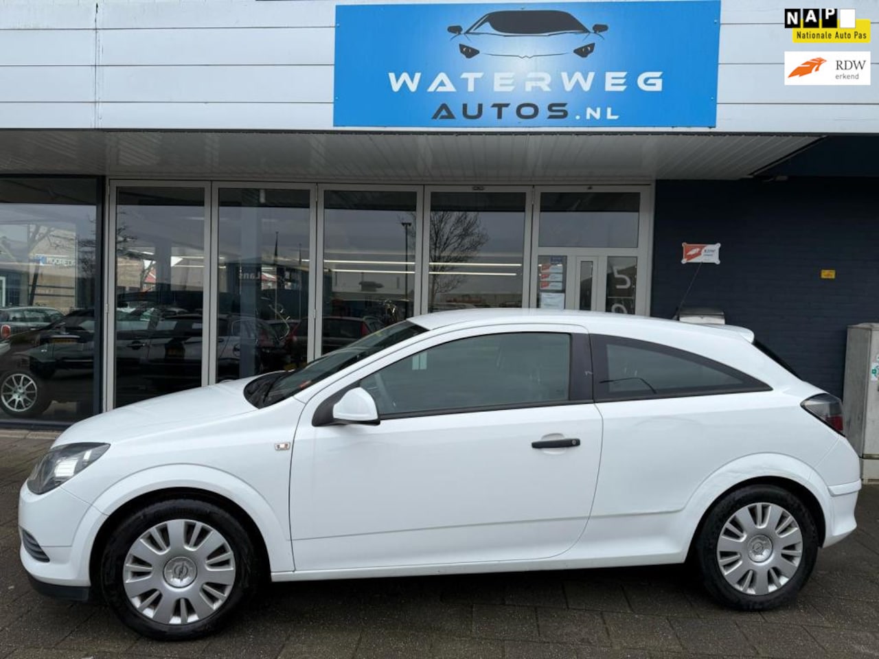 Opel Astra GTC - 1.6 111 years Edition Airco/ elektrisch pakket - AutoWereld.nl