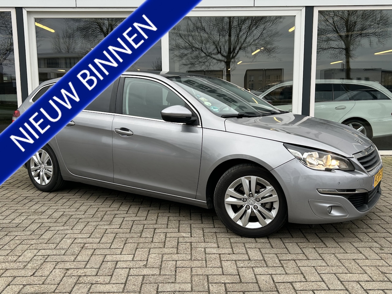 Peugeot 308 SW - 1.6 BlueHDI Blue Lease Limited Pano / Trekhaak / PDC / Cruise / Navi - AutoWereld.nl