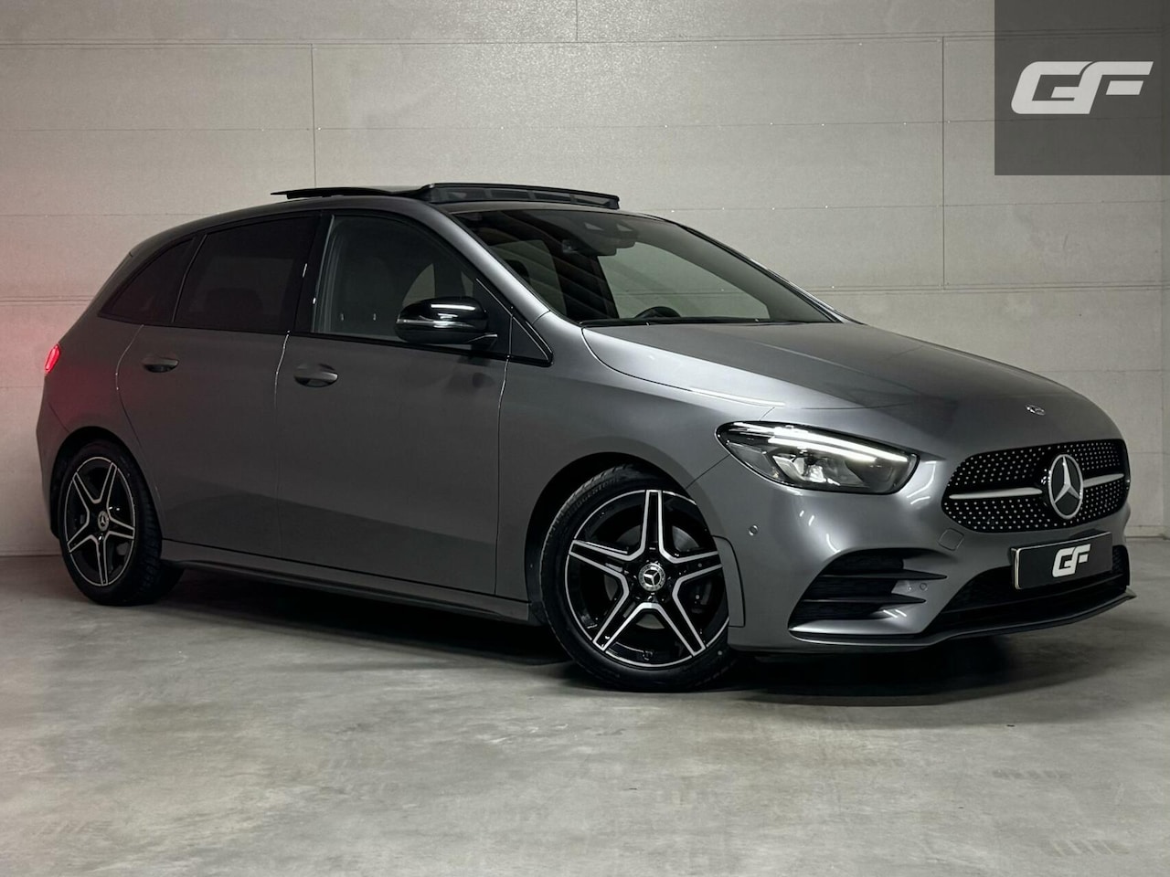 Mercedes-Benz B-klasse - 180 AMG Pano CarPlay Camera Widescreen NAP - AutoWereld.nl