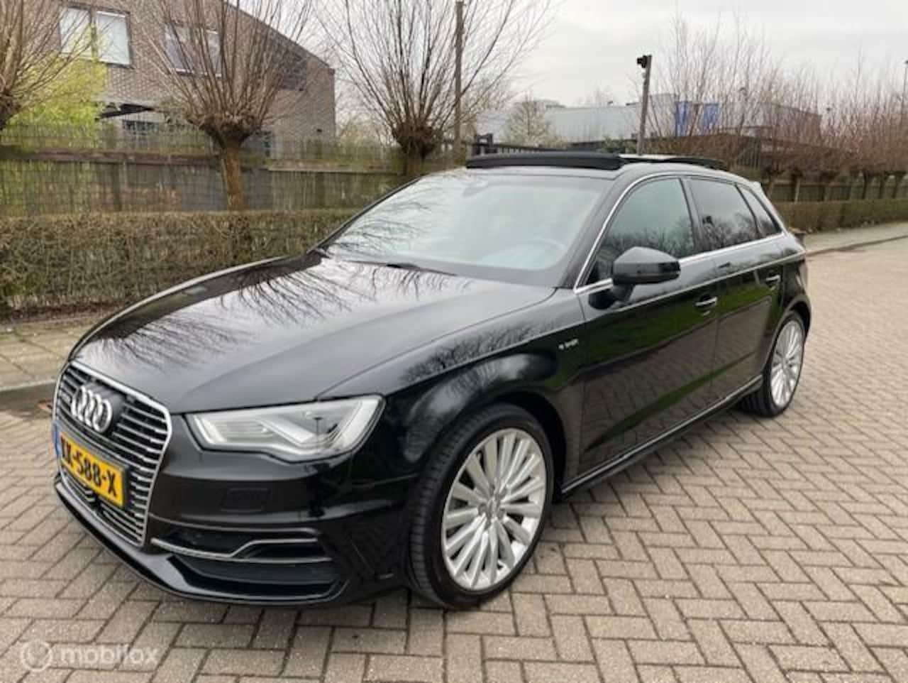 Audi A3 Sportback - 1.4 e-tron PHEV Ambition S-line, Pano - AutoWereld.nl