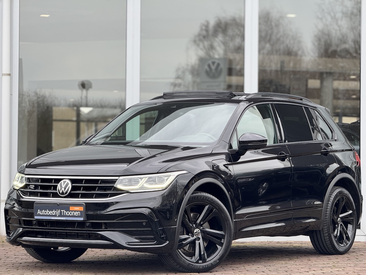 Volkswagen Tiguan - 1.4 TSI eHybrid R-Line Business+ Black Style | Trekhaak | Pano - AutoWereld.nl