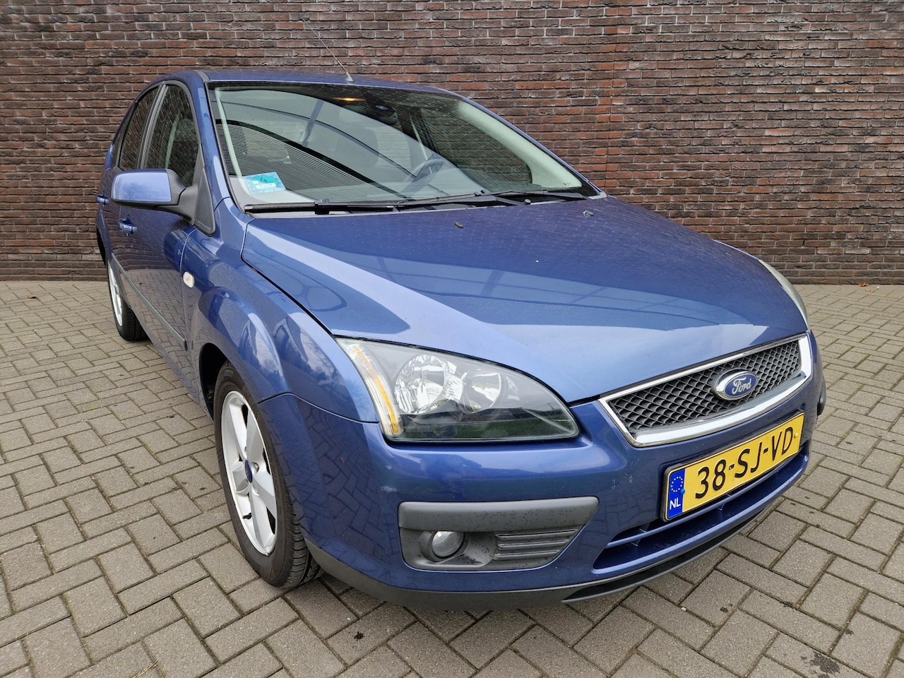 Ford Focus - 1.6-16V Futura 5 deurs LM velgen APK 08-25 climate - AutoWereld.nl