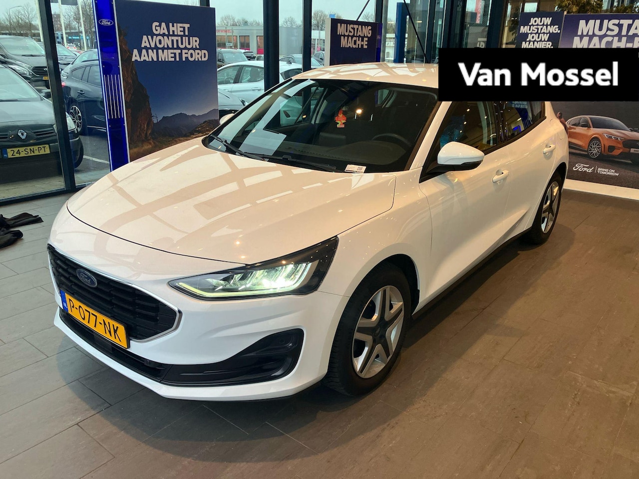 Ford Focus - 1.0 EcoBoost Hybrid Connected PDC | LMV | Cruise Control | Navigatie | Airco | Apple Carpl - AutoWereld.nl