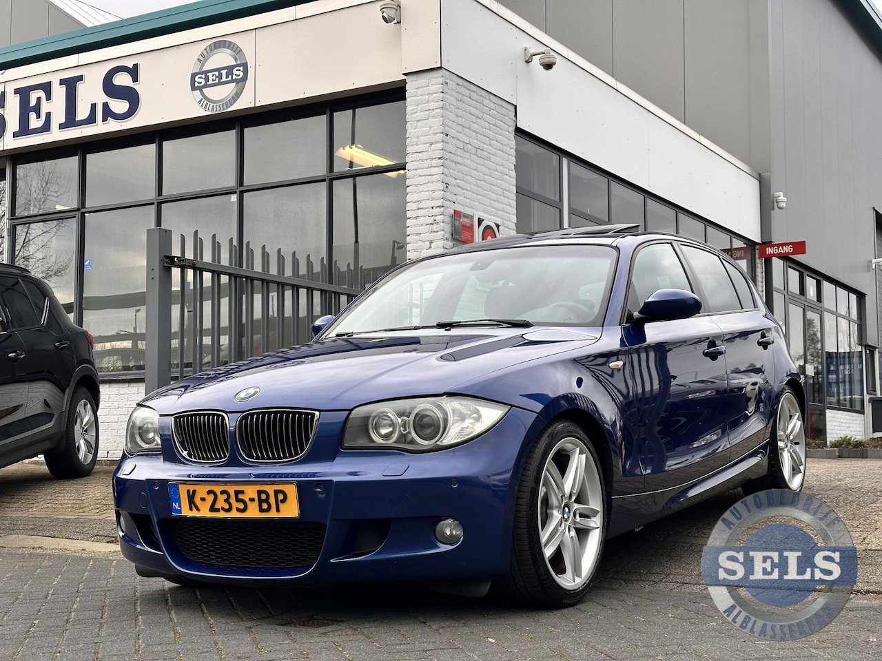 BMW 1-serie - 130i Executive M-Sport Pakket/18INCH/LEDER/SCHUIFDAK - AutoWereld.nl