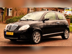 Lancia Y(psilon) - Ypsilon 1.4-16V Sport AUTOMAAT MET AIRCO, LEDEREN BEKLEDING EN MEER