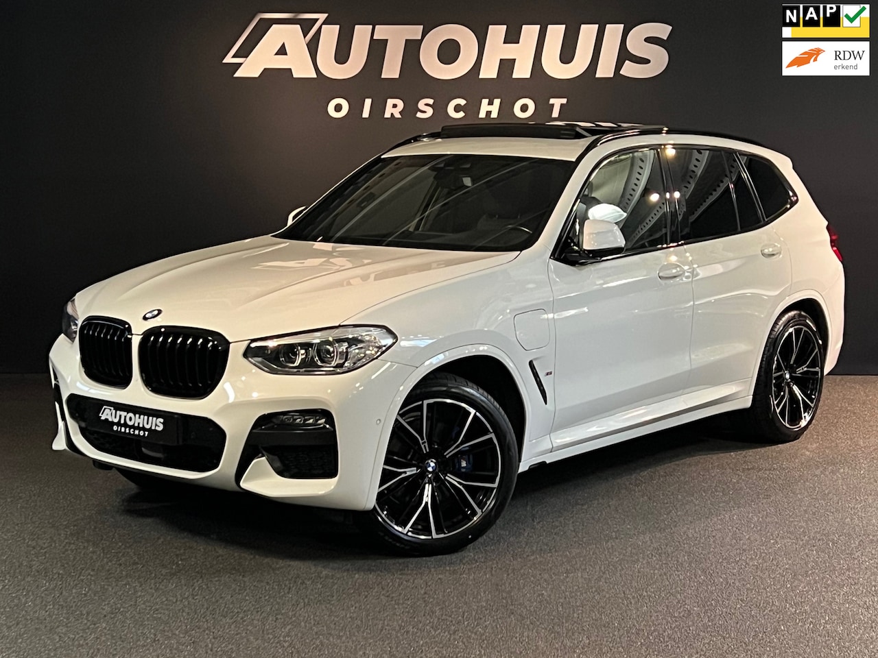 BMW X3 - XDrive30e Executive Edition M Pano/Memory stoelen/Camera/ H&K/ 20''/ ACC/ Performance remm - AutoWereld.nl