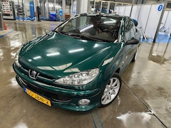 Peugeot 206 CC - MET EVT NIEUEW APK & HET DAK WERKT NIET