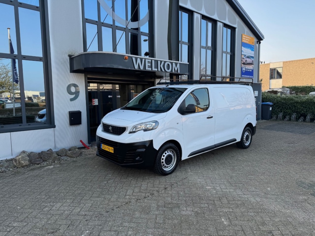 Peugeot Expert - 2.0 BlueHdi Premium L2 122PK Lang Navi, leder, cruisecntrl, PDC - AutoWereld.nl