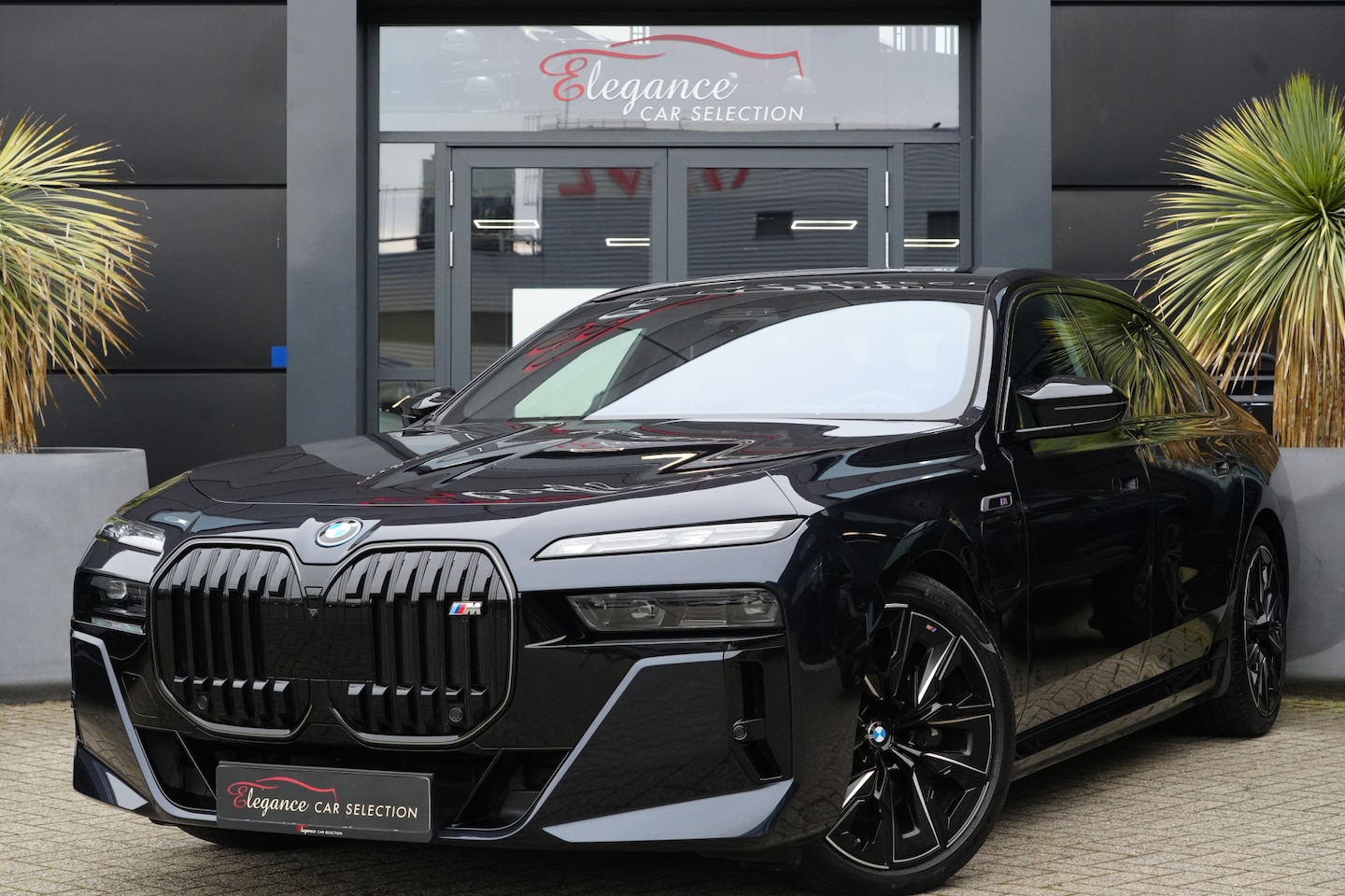 BMW 7-serie - M760e xDrive 571pk ExecutivePack/ExclusiveLounge/ConnoisseurPack - AutoWereld.nl