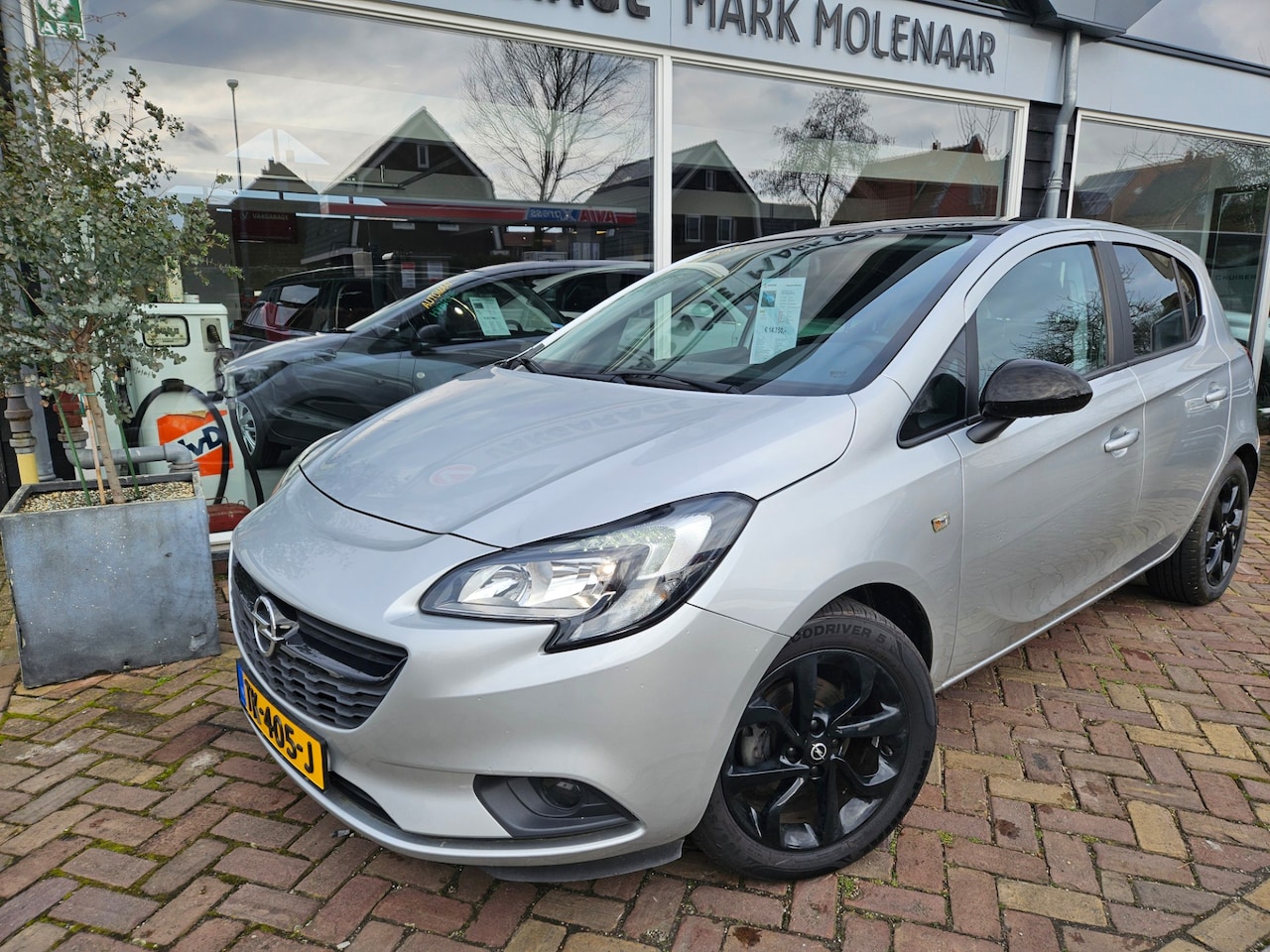 Opel Corsa - 1.4 Color Edition 1.4 Color Edition,automaat,lage km - AutoWereld.nl