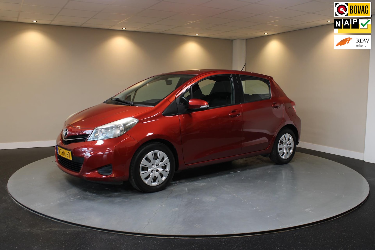 Toyota Yaris - 1.3 VVT-i Aspiration *Automaat* 1ste Eigenaar/Dealer OH|Trekhaak - AutoWereld.nl