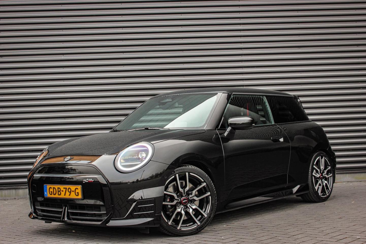 MINI John Cooper Works - Mini E Cooper M 40.7 kWh / VERLAGINGSVEREN / INCL. BTW / PANO-DAK / LEDEREN BEKLEDING / 18 - AutoWereld.nl