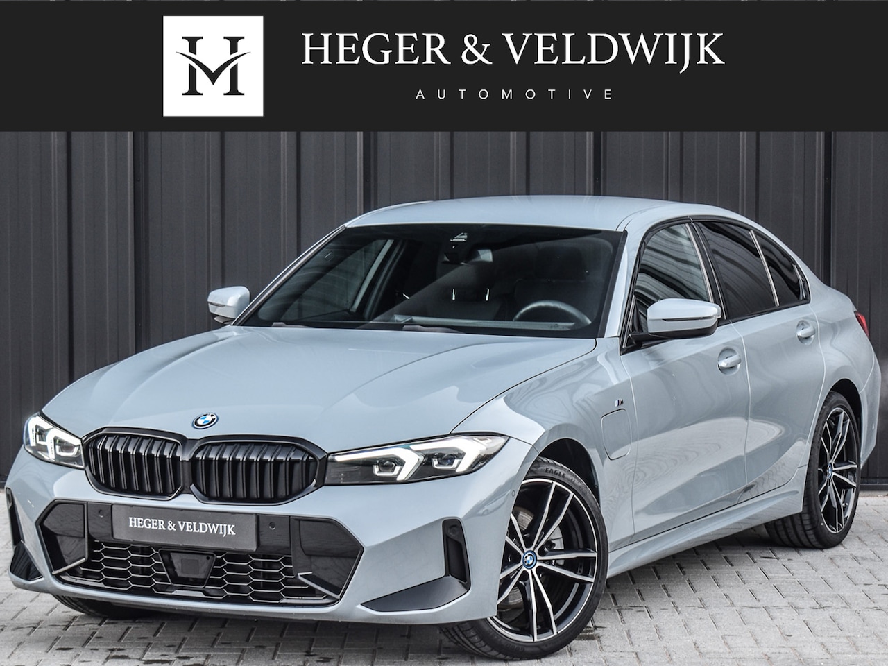 BMW 3-serie - 330e xDrive M-SPORT | ELEKTR. VERST. STOELEN | ACTIVE CRUISE CONTROL | HARMAN KARDON | AMB - AutoWereld.nl