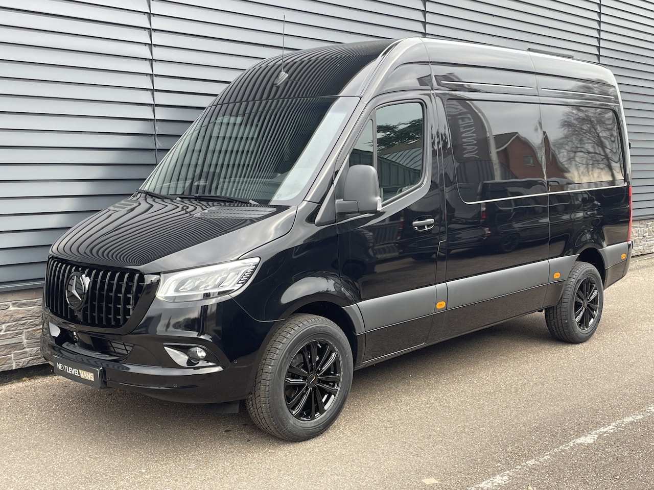 Mercedes-Benz Sprinter - 319 CDI AUTOM.L2H2 RWD 190 PK 3.5 T CAMERA / NAVI - AutoWereld.nl