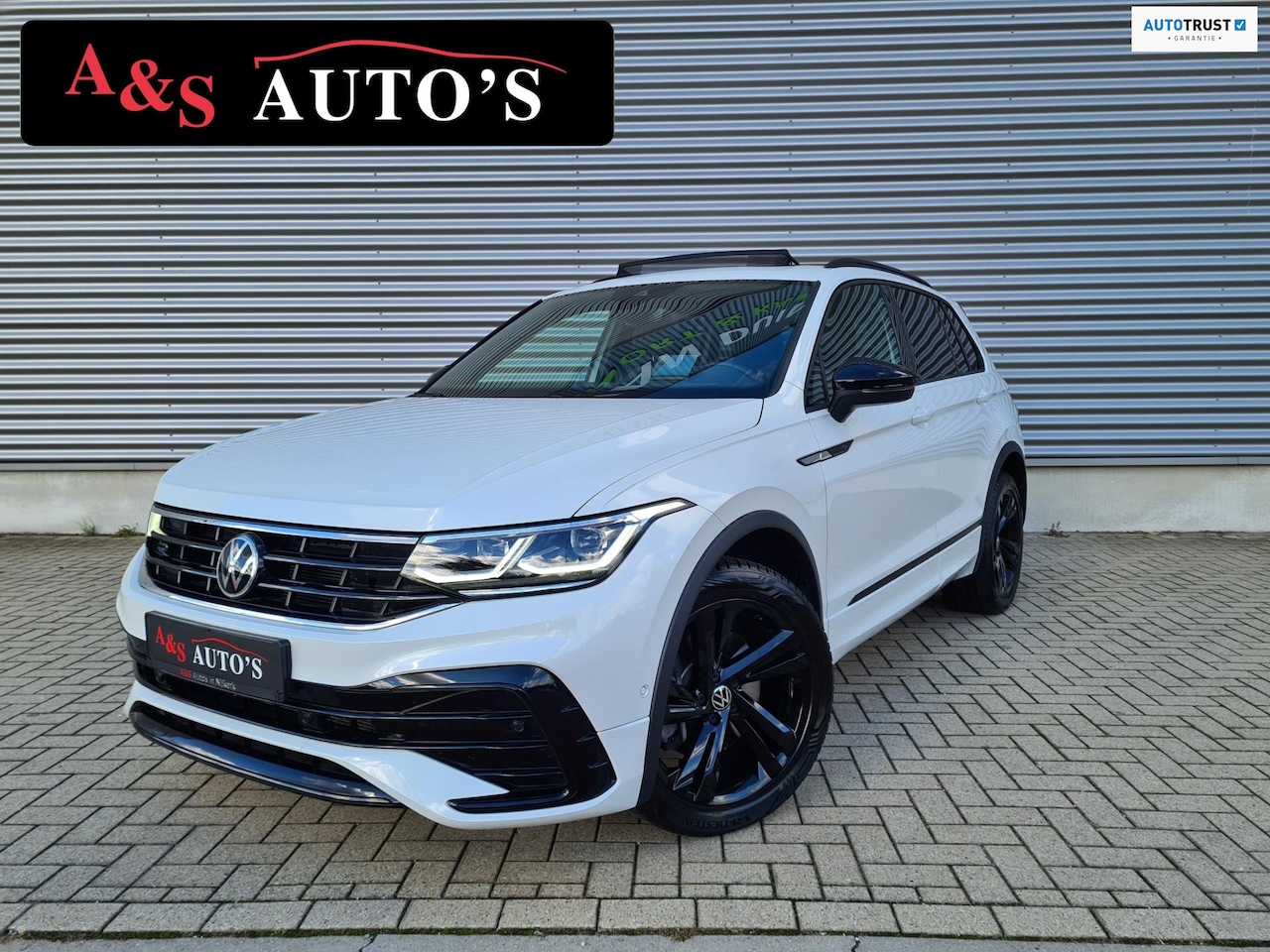 Volkswagen Tiguan - 2.0 TSI 4Motion 190pk R line Panodak Acc Camera Trekhaak Led Elektr kofferbak Sfeerverlich - AutoWereld.nl